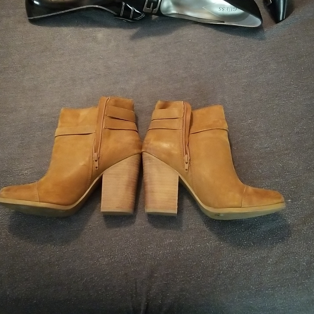 Lucky Brand women's size 9 1/2 tan heeled ankle boot